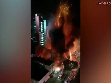 Se derrumba un edificio de 24 plantas tras un gran incendio en Sao Paulo