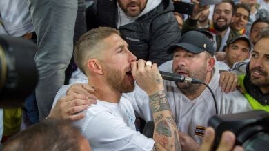 Sergio Ramos salió a cantar con la afición tras el pase a la final de Kiev