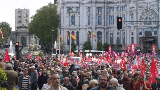 Miles de personas participan en la manifestaci&oacute;n celebrada en Madrid con motivo del Primero de Mayo