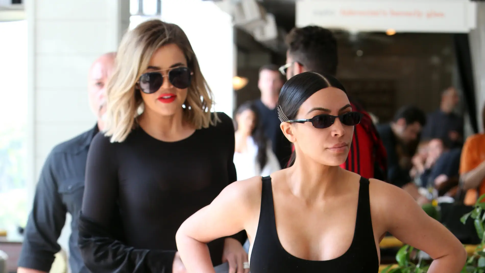 Kim Kardashian y su hermana Khloé