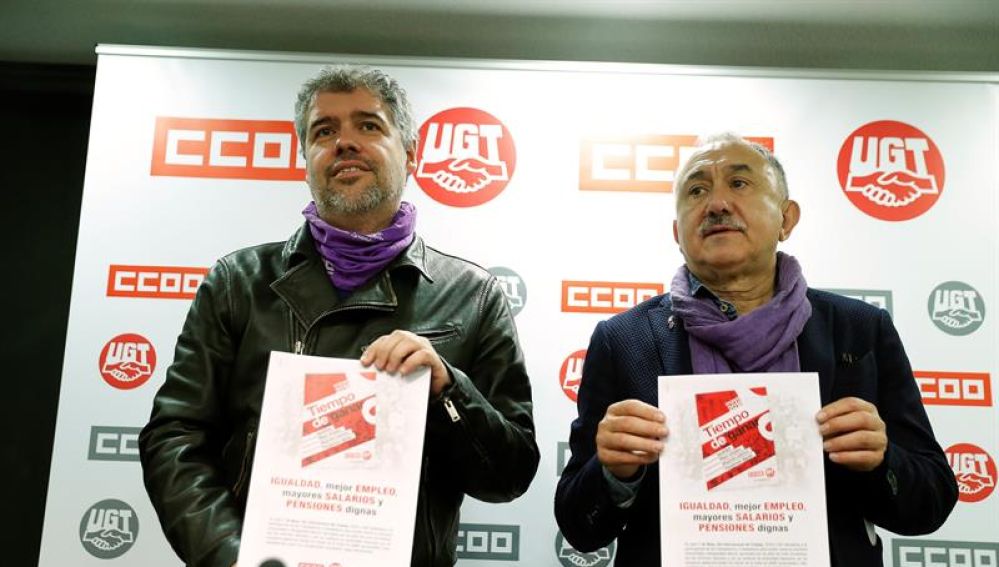 Los secretarios generales de CCOO, Unai Sordo (i), y UGT, Pepe Álvarez (d)