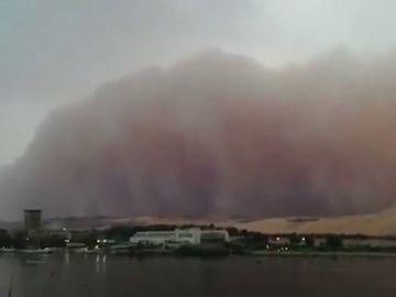 Tormenta de arena sobre el Nilo Tormenta de arena sobre el Nilo