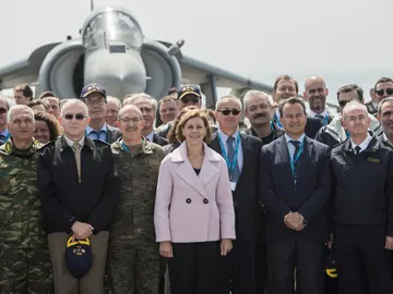 La ministra de Defensa, María Dolores de Cospedal, presidiendo en el portaaeronaves Juan Carlos I La ministra de Defensa, María Dolores de Cospedal, presidiendo en el portaaeronaves Juan Carlos I