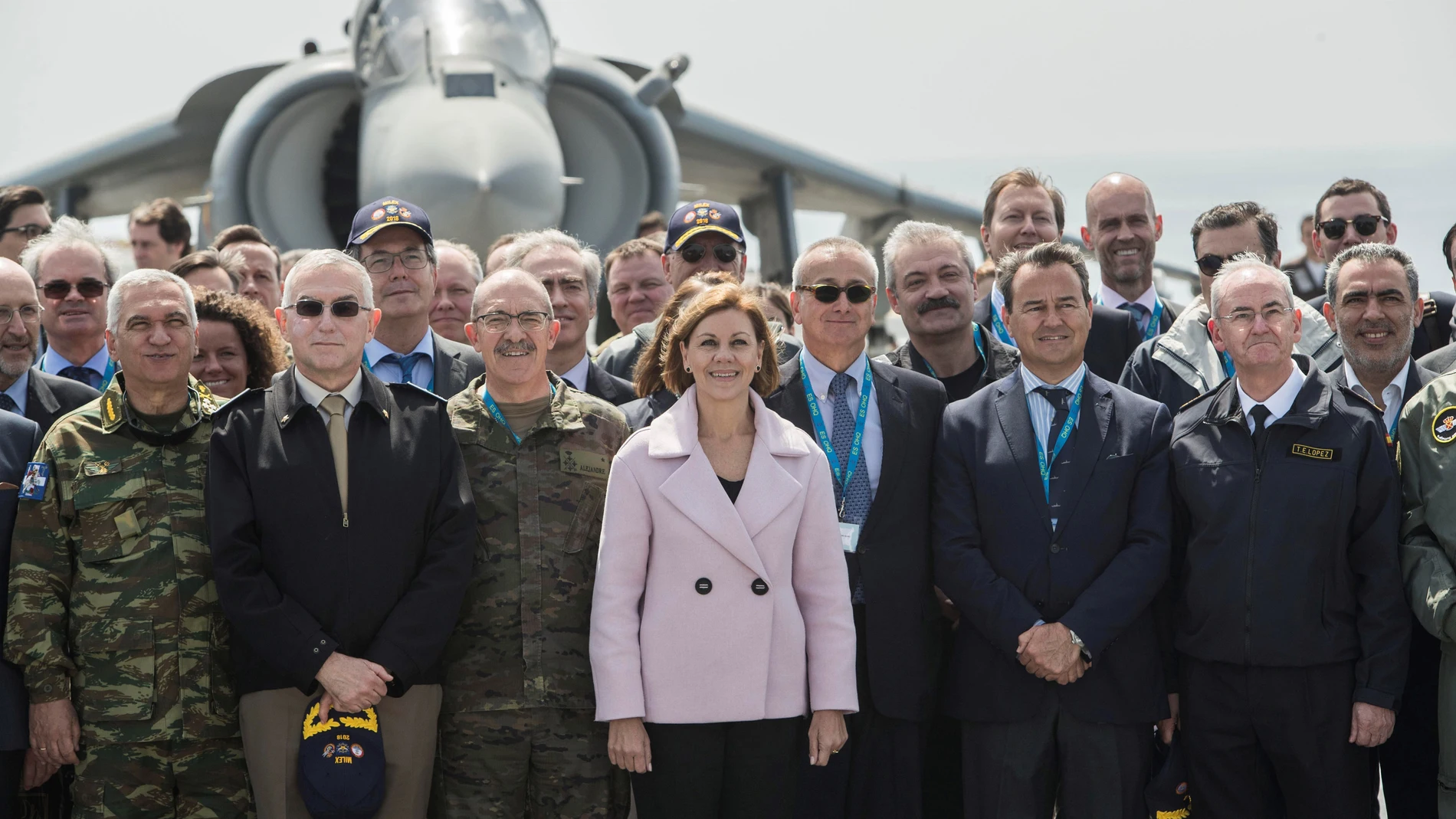La ministra de Defensa, María Dolores de Cospedal, presidiendo en el portaaeronaves Juan Carlos I La ministra de Defensa, María Dolores de Cospedal, presidiendo en el portaaeronaves Juan Carlos I