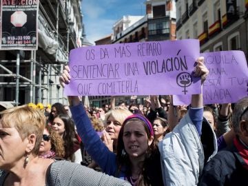 Concentración feminista contra el fallo judicial de La Manada en la Puerta del Sol