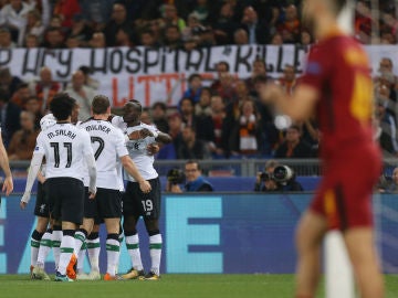 El Liverpool celebra un gol ante la Roma