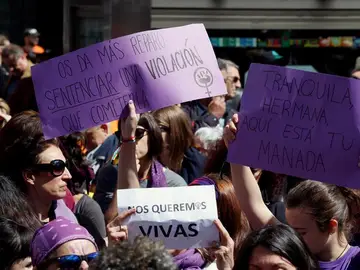 Concentración feminista contra el fallo judicial de La Manada en la Puerta del Sol Concentración feminista contra el fallo judicial de La Manada en la Puerta del Sol