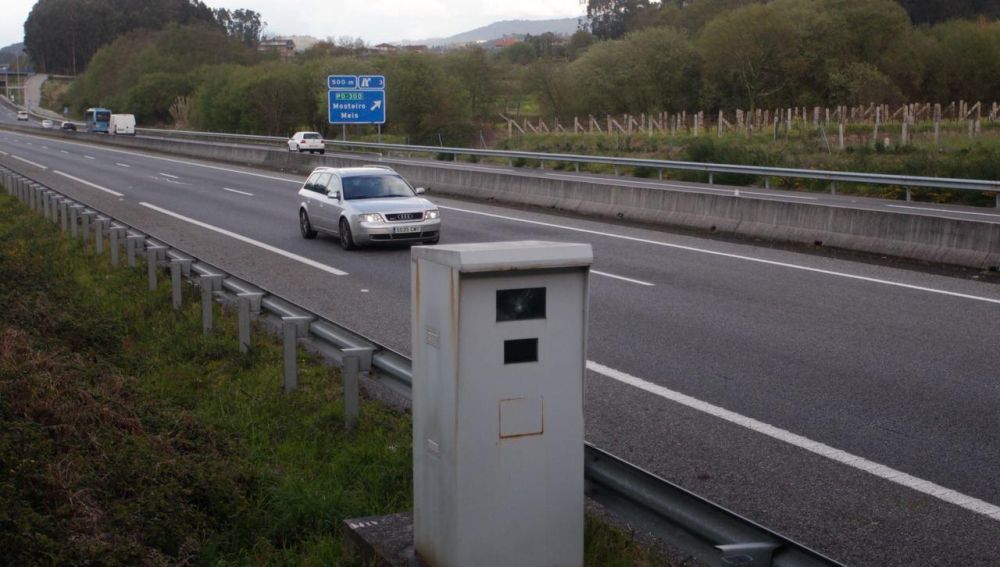 Imagen de una carretera con radar