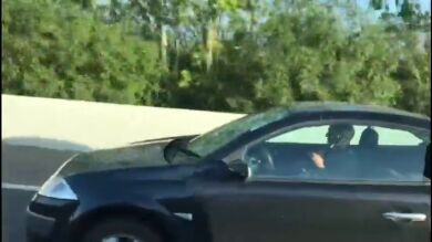Graban a un conductor tocando la guitarra por la autopista de Inca (Mallorca)