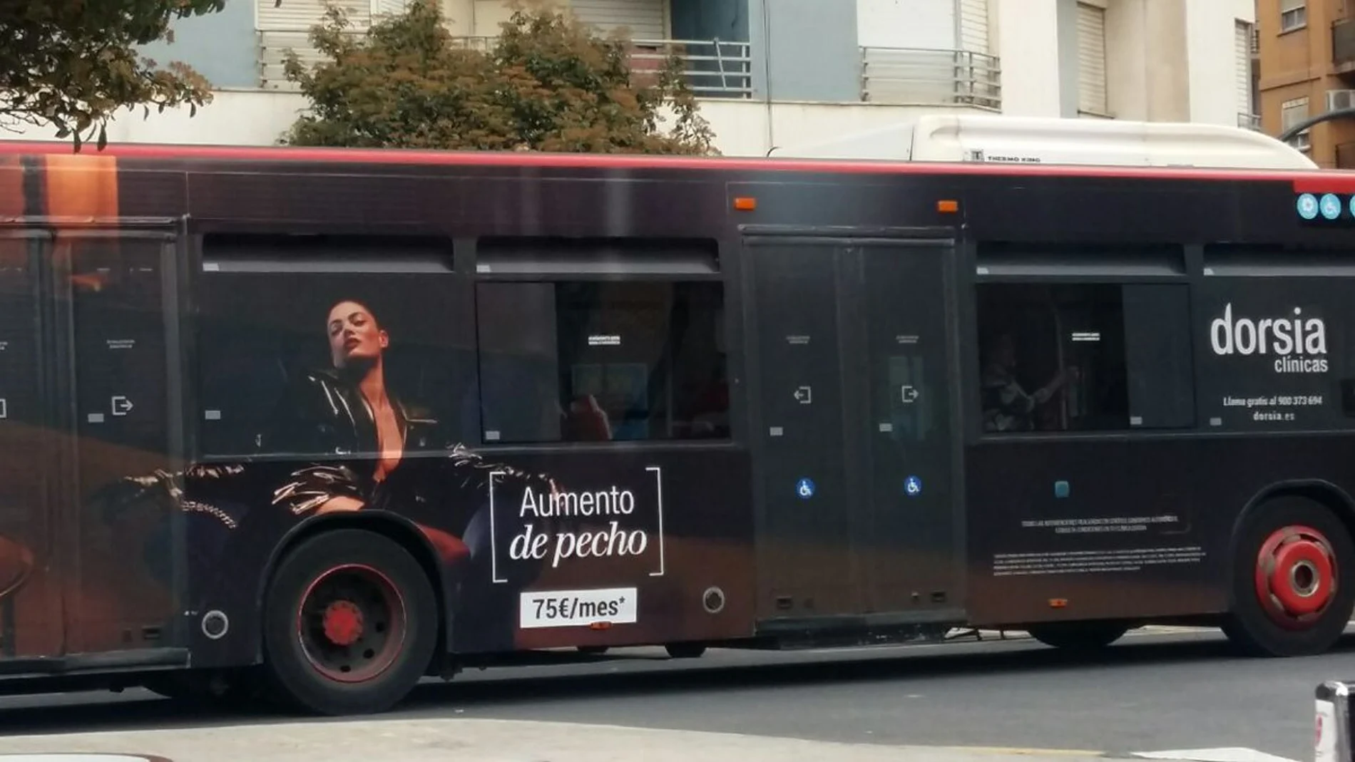 El anuncio que ha sido retirado de los autobuses El anuncio que ha sido retirado de los autobuses