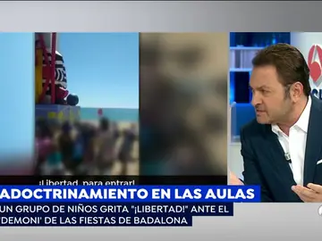Los niños gritan "libertad" en las fiestas populares de Badalona a un 'demonio independentista' vestido de preso Los niños gritan "libertad" en las fiestas populares de Badalona a un 'demonio independentista' vestido de preso