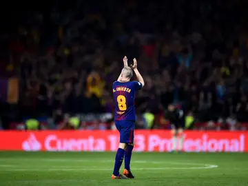 Iniesta se despide durante la final de Copa en el Metropolitano Iniesta se despide durante la final de Copa en el Metropolitano