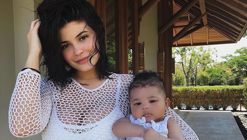 Kylie Jenner con su hija Stormi