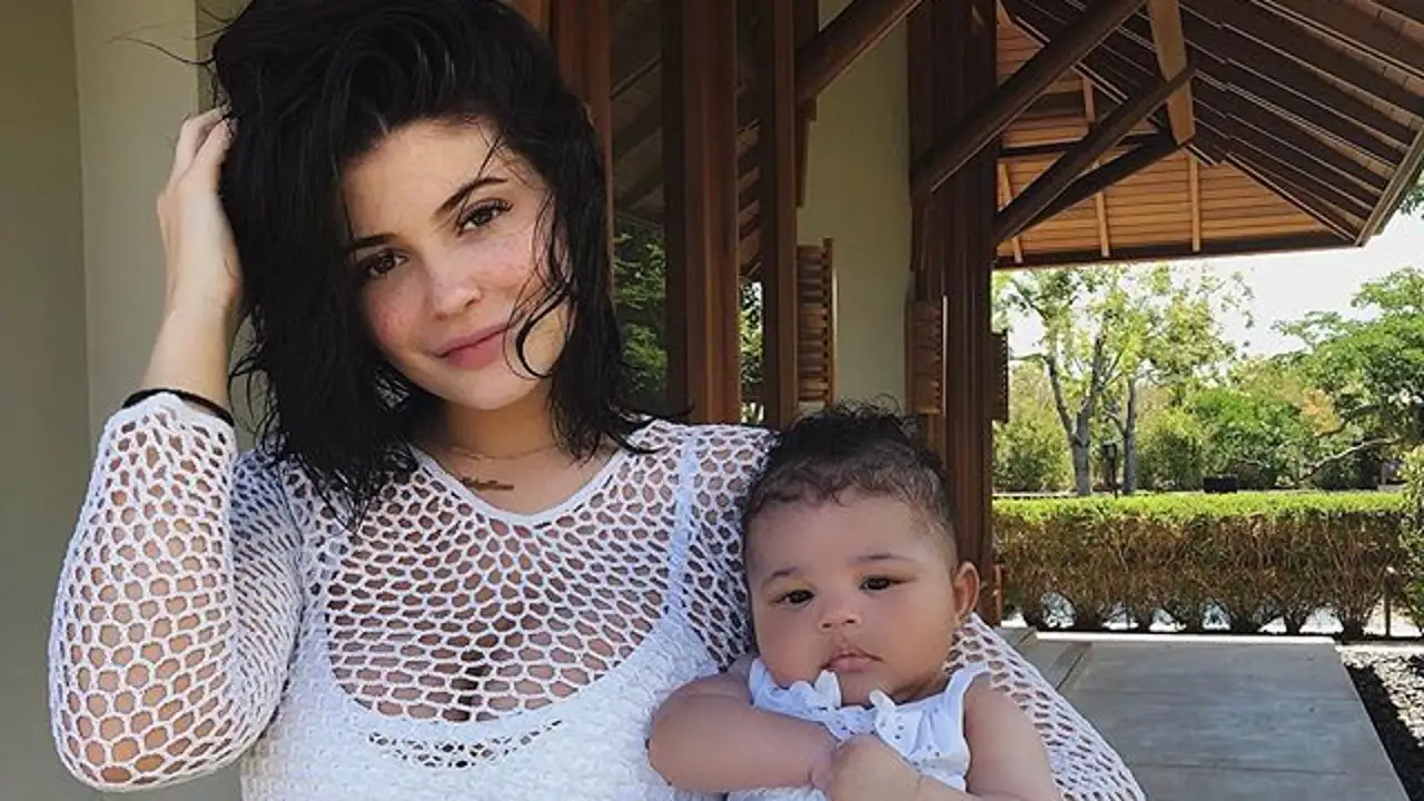 Kylie Jenner con su hija Stormi