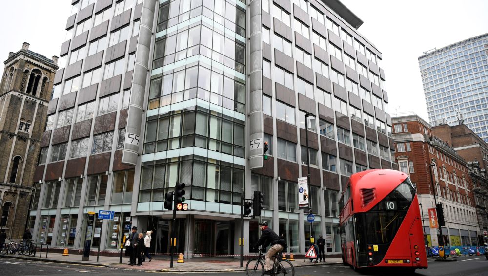 Fotografía de archivo fechada que muestra la sede principal de la consultora británica Cambridge Analytica
