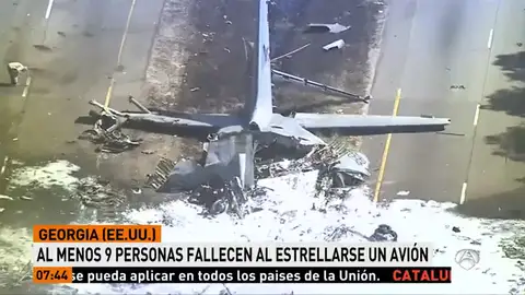 Nueve personas fallecen al estrellarse un avión militar en Georgia, Estados Unidos Nueve personas fallecen al estrellarse un avión militar en Georgia, Estados Unidos