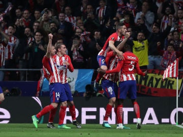 Los jugadores del Atlético de Madrid celebran el gol de Costa contra el Arsenal