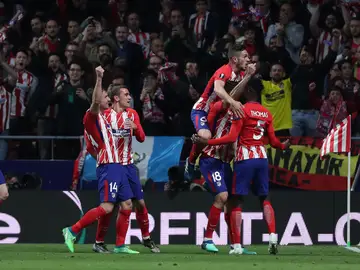 Los jugadores del Atlético de Madrid celebran el gol de Costa contra el Arsenal Los jugadores del Atlético de Madrid celebran el gol de Costa contra el Arsenal