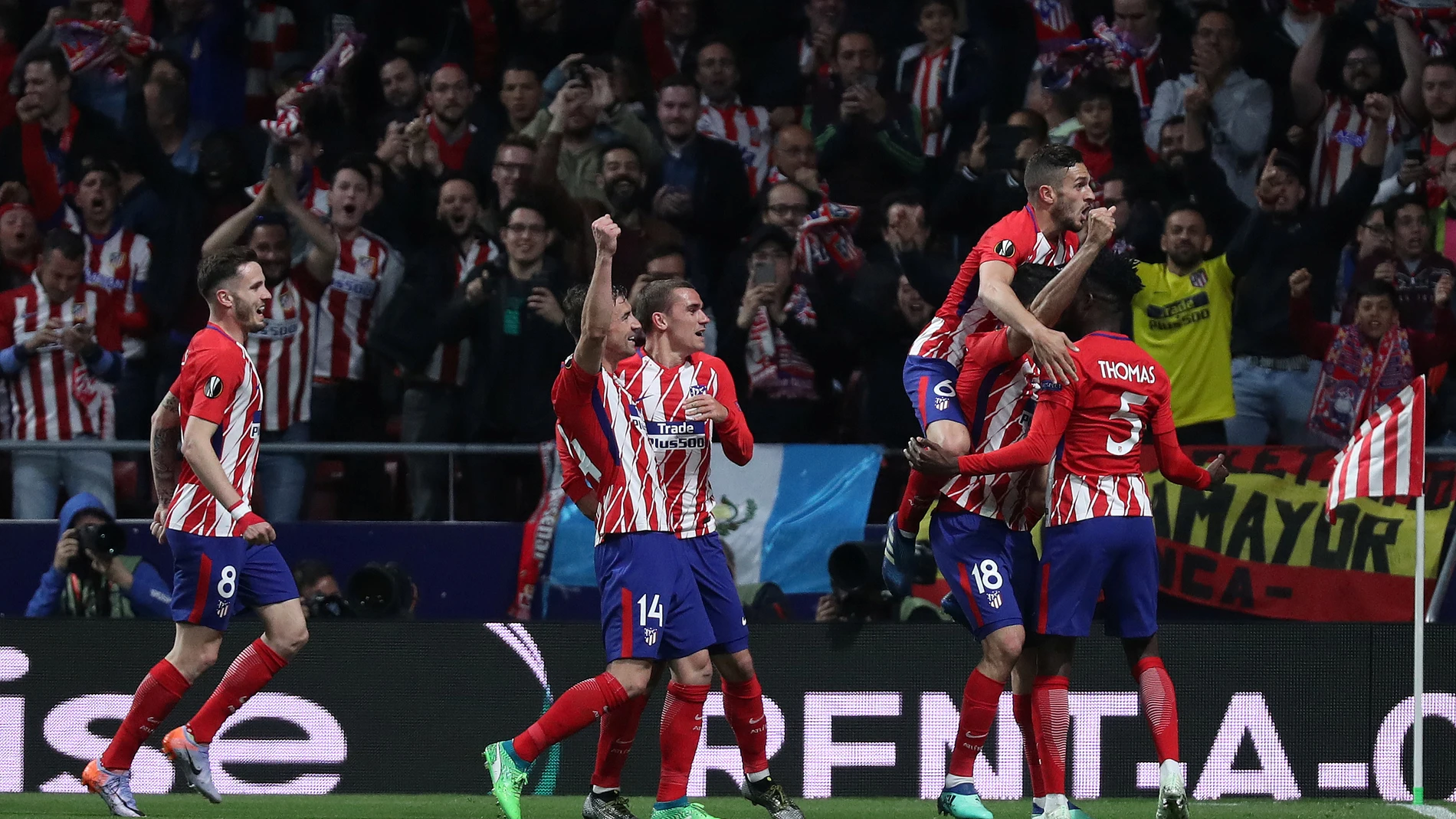 Los jugadores del Atlético de Madrid celebran el gol de Costa contra el Arsenal Los jugadores del Atlético de Madrid celebran el gol de Costa contra el Arsenal