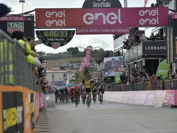 Enrico Battaglin gana al sprint la 5ª etapa del Giro Enrico Battaglin gana al sprint la 5ª etapa del Giro