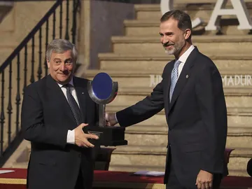 El Rey Felipe VI y Antonio Tajani El Rey Felipe VI y Antonio Tajani