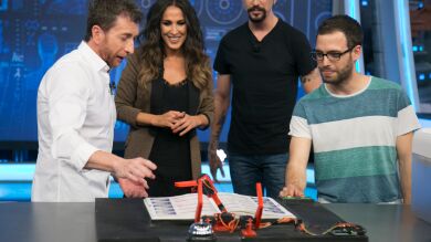 Descubre más sobre el robot pasapáginas de 'El Hormiguero 3.0'