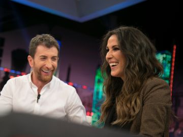 Pablo y Malú alucinan con un robot