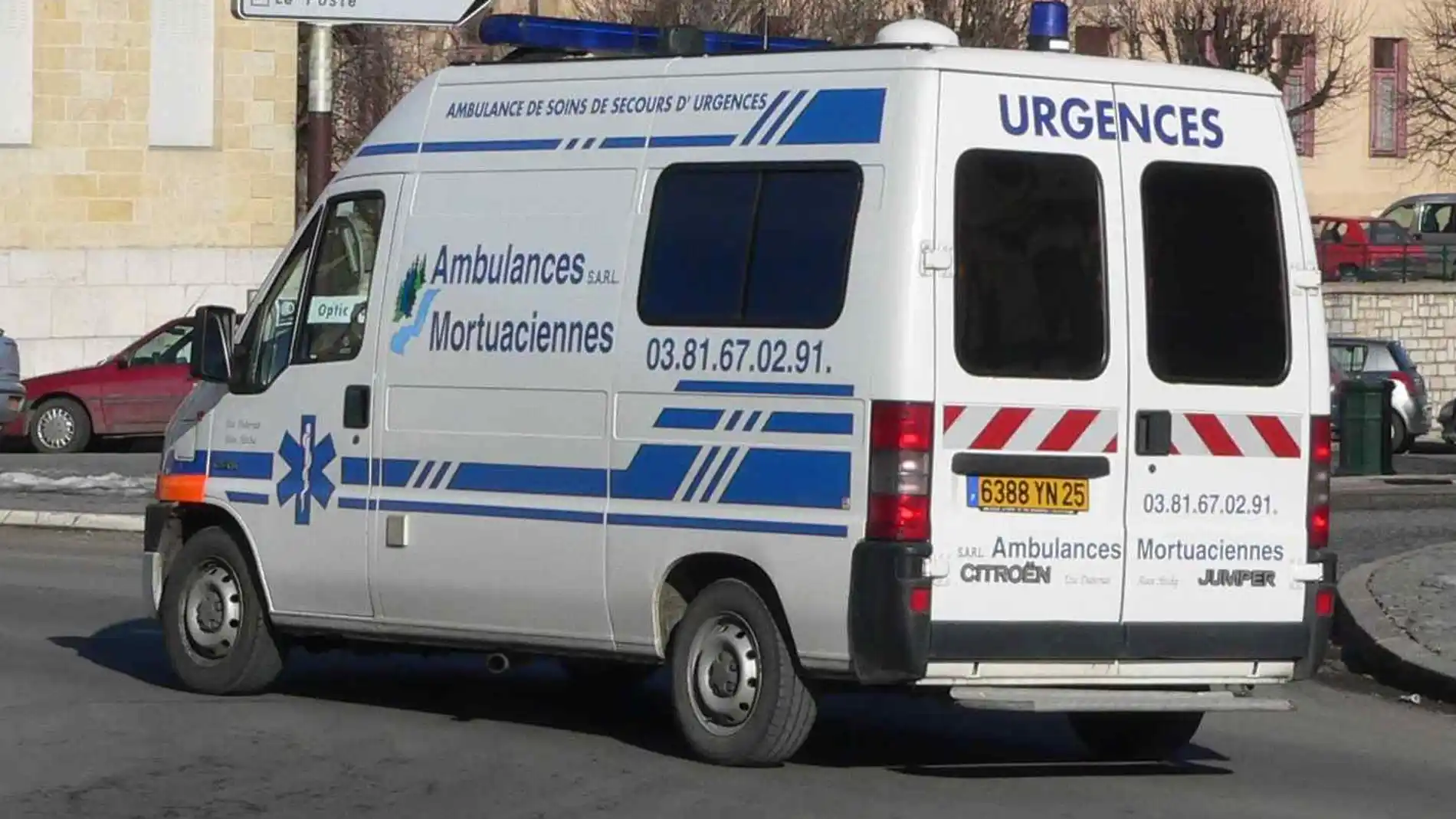 Imagen de archivo de una ambulancia de Francia Imagen de archivo de una ambulancia de Francia