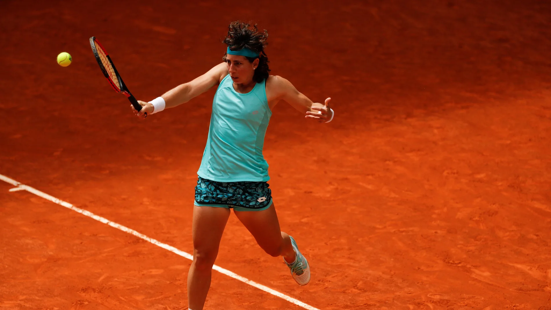 Carla Suárez, en acción ante Bernarda Pera Carla Suárez, en acción ante Bernarda Pera