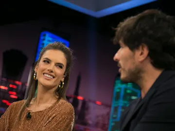 Alessandra Ambrosio y Andrés Velencoso en 'El Hormiguero 3.0' Alessandra Ambrosio y Andrés Velencoso en 'El Hormiguero 3.0'