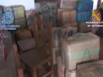 Desarticulada una organización criminal dedicada al tráfico internacional de hachís y a los "vuelcos" Desarticulada una organización criminal dedicada al tráfico internacional de hachís y a los "vuelcos"