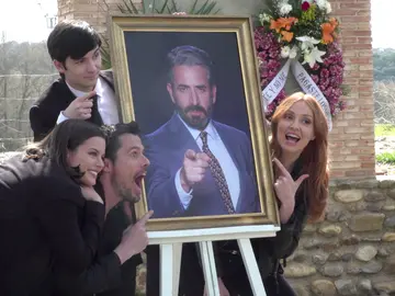 Vivimos el triste entierro de Efe tras las cámaras de 'Cuerpo de Élite' Vivimos el triste entierro de Efe tras las cámaras de 'Cuerpo de Élite'