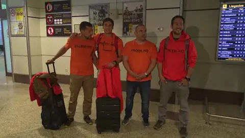 Los bomberos sevillanos juzgados en Lesbos ya están en España Los bomberos sevillanos juzgados en Lesbos ya están en España