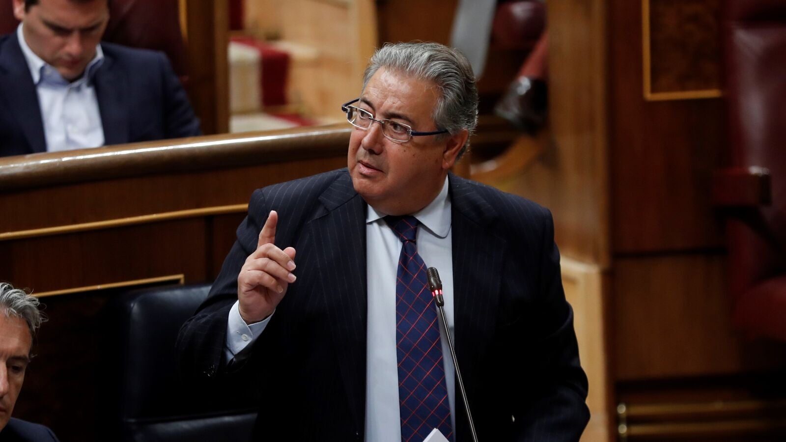 Zoido se reúne con los partidos para abordar el fin de ETA en un encuentro al que no asistirá el PNV