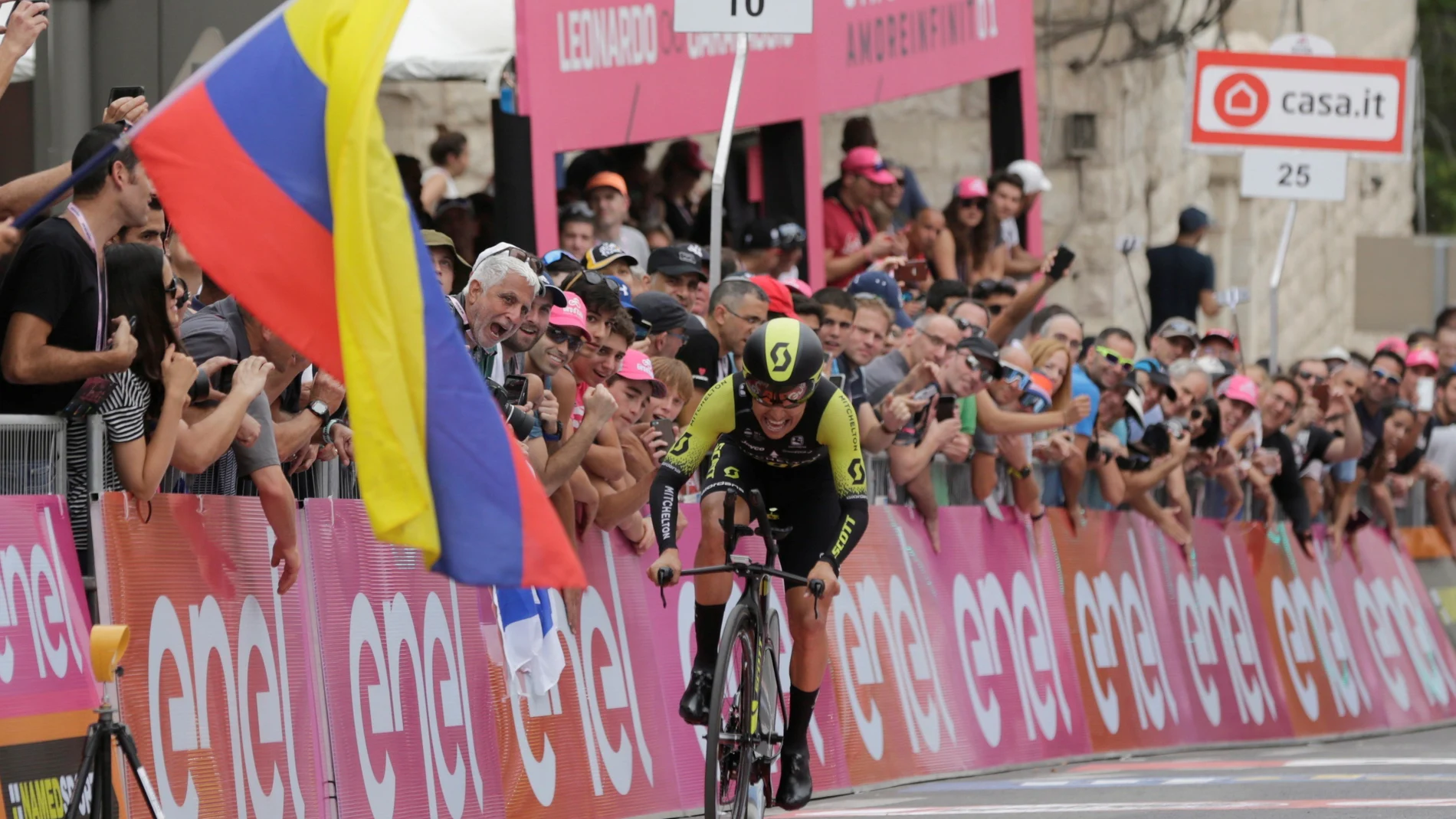 Esteban Chaves, durante la primera etapa del Giro Esteban Chaves, durante la primera etapa del Giro
