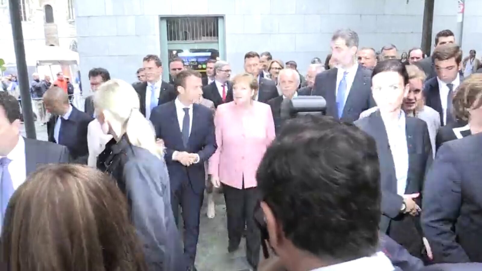 El Rey Felipe VI, con Macron y Merkel en Aquisgrán