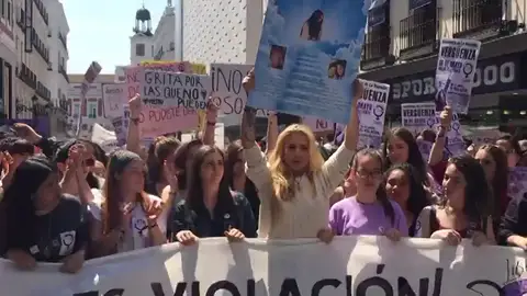 La hermana de Diana Quer se suma a la manifestación en Madrid contra el "machismo" de la sentencia de 'La Manada' La hermana de Diana Quer se suma a la manifestación en Madrid contra el "machismo" de la sentencia de 'La Manada'