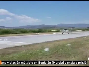 Una avioneta realiza un aterrizaje de emergencia en el aeródromo de Vélez-Málaga Una avioneta realiza un aterrizaje de emergencia en el aeródromo de Vélez-Málaga