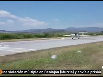 Una avioneta realiza un aterrizaje de emergencia en el aeródromo de Vélez-Málaga Una avioneta realiza un aterrizaje de emergencia en el aeródromo de Vélez-Málaga