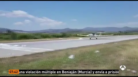Una avioneta realiza un aterrizaje de emergencia en el aeródromo de Vélez-Málaga Una avioneta realiza un aterrizaje de emergencia en el aeródromo de Vélez-Málaga