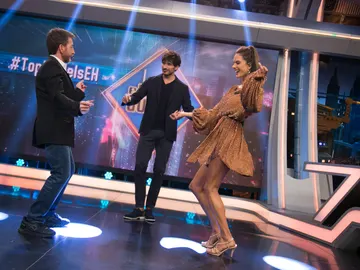 Alessandra Ambrosio y Pablo Motos contagian su ritmo a Andrés Velencoso Alessandra Ambrosio y Pablo Motos contagian su ritmo a Andrés Velencoso