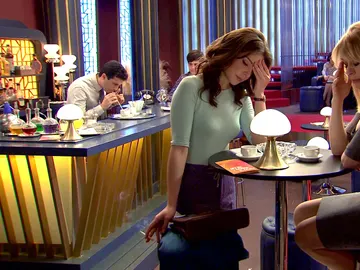 Ignacio, un torpe y desastroso camarero en el King's Road Club Ignacio, un torpe y desastroso camarero en el King's Road Club