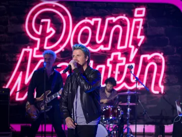 Dani Martín canta ‘Dieciocho’ en 'La noche de Rober' Dani Martín canta ‘Dieciocho’ en 'La noche de Rober'