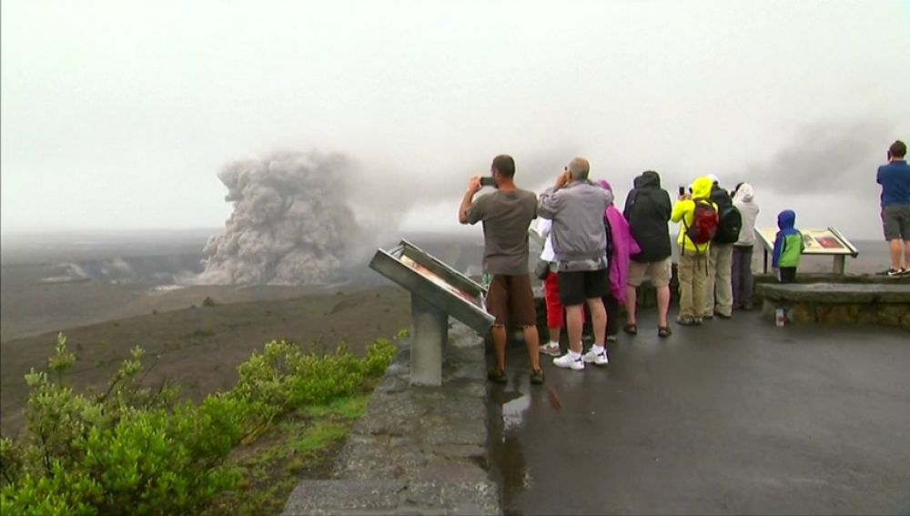 Hawái emite una alerta por gas tóxico y advierte de que nuevas áreas están en peligro por el volcán Kilauea
