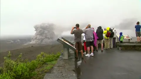 Hawái emite una alerta por gas tóxico y advierte de que nuevas áreas están en peligro por el volcán Kilauea Hawái emite una alerta por gas tóxico y advierte de que nuevas áreas están en peligro por el volcán Kilauea