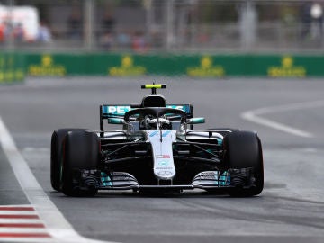 Valtteri Bottas, en pista con su Mercedes