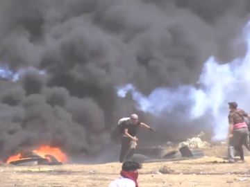 El último de los siete viernes de protestas en Gaza acaba con dos muertos y medio centenar de palestinos heridos El último de los siete viernes de protestas en Gaza acaba con dos muertos y medio centenar de palestinos heridos