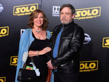 Mark Hamill junto a su mujer en la premiere de 'Han Solo: Una historia de Star Wars'