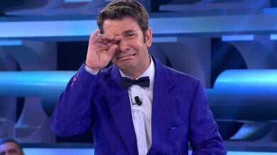 El padre de Arturo Valls felicita a su hijo en directo por el programa 1.500 de '¡Ahora Caigo!'