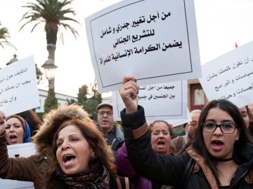 Cientos de mujeres participan en una manifestación en contra de la violencia de género 